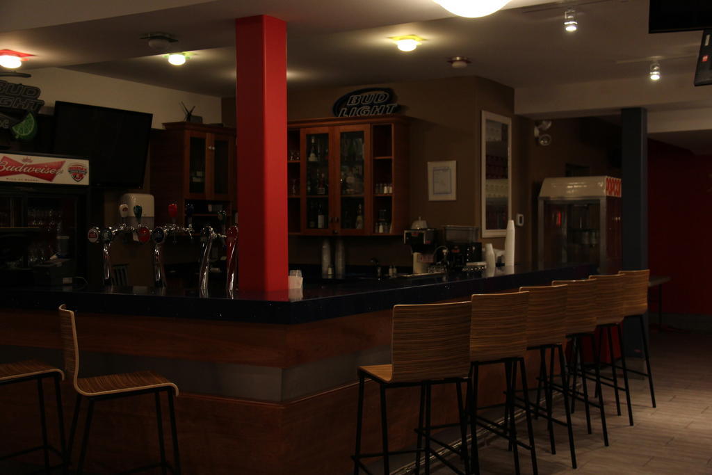 Resort Regency Athletic / Bar & Grill Niagara Falls
