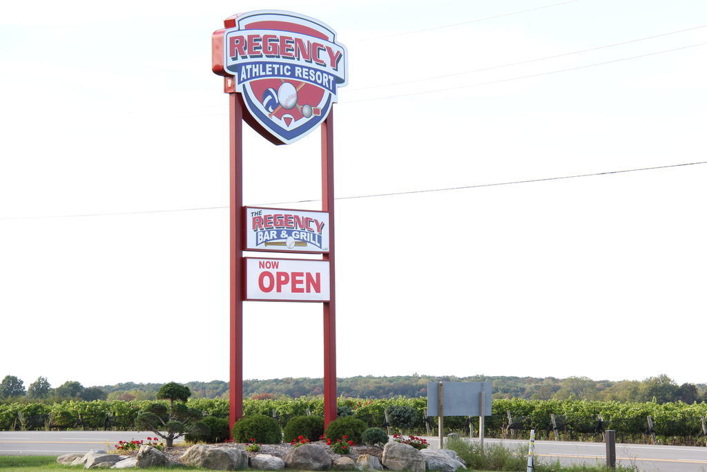 Resort Regency Athletic / Bar & Grill Niagara Falls